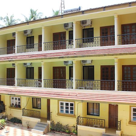 Oyo 7333 V Palms Hotel Candolim Buitenkant foto