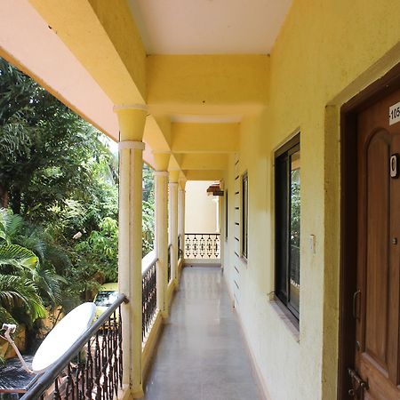 Oyo 7333 V Palms Hotel Candolim Buitenkant foto