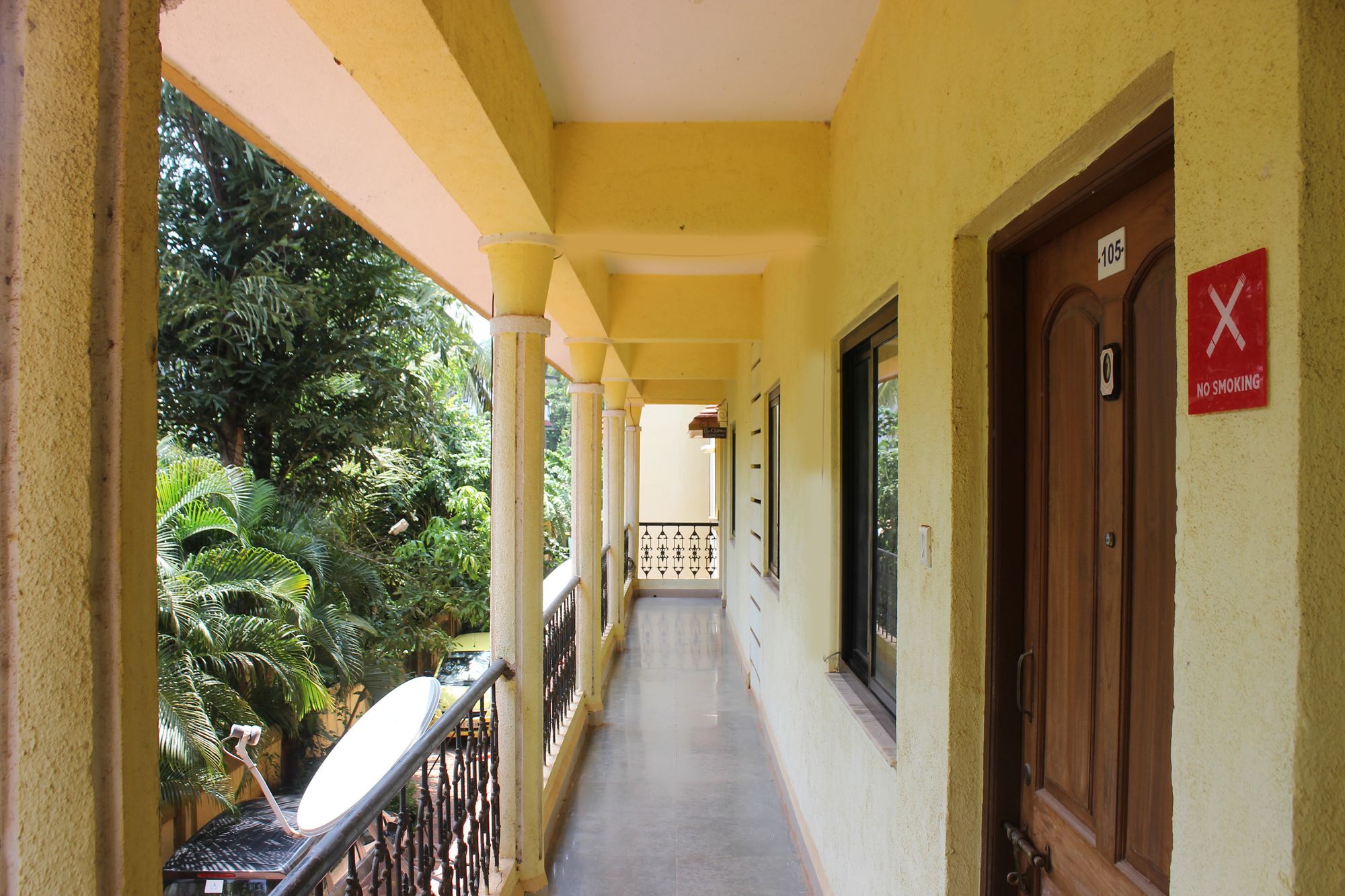Oyo 7333 V Palms Hotel Candolim Buitenkant foto